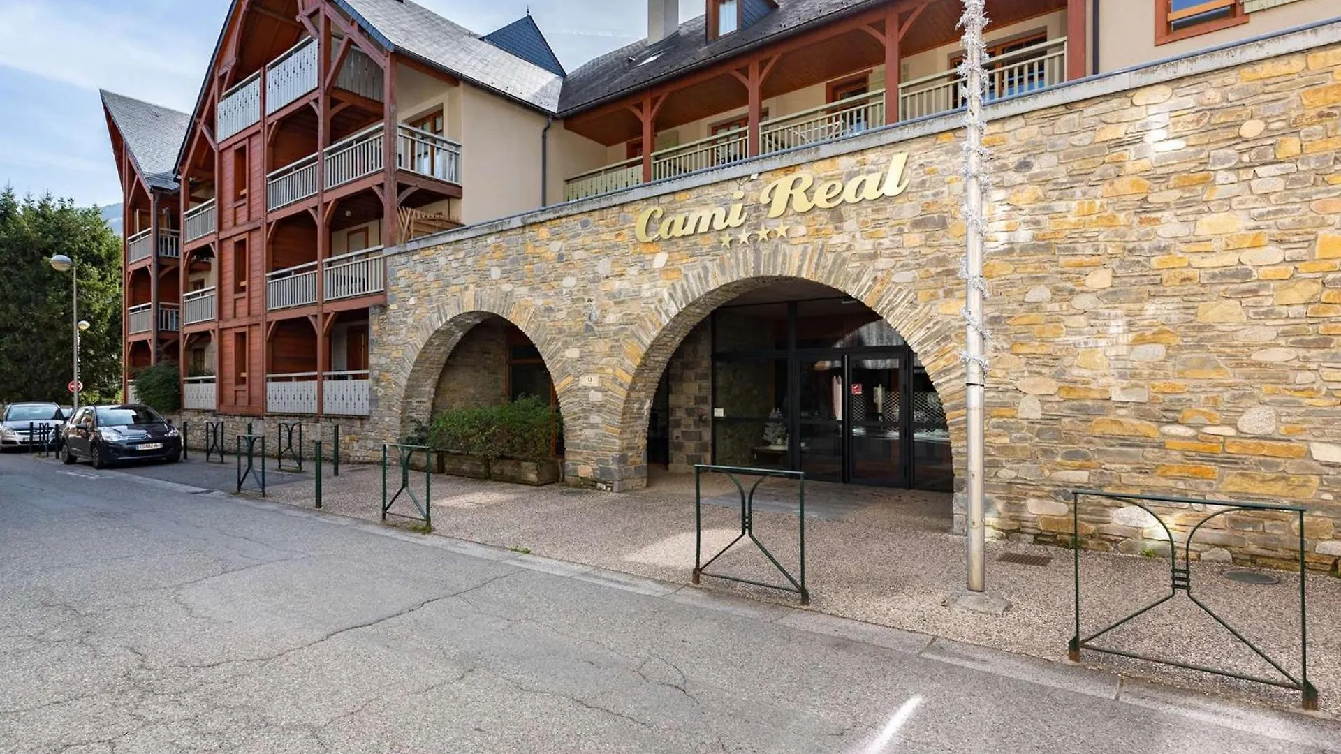Duplex 3 Pieces Avec Piscine Et Sauna, Hyper Centre, Saint-Lary-Soulan - Fr-1-296-405